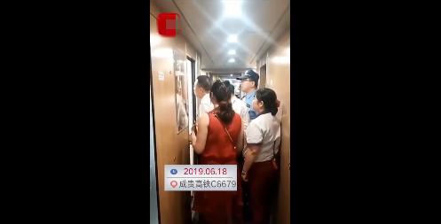 動車吸煙車速驟降 17歲女大學生在動車吸煙導致車速驟降被罰600