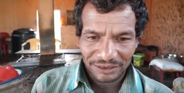 男子遭烏鴉追3年 男子希望時(shí)間能夠沖淡仇恨讓烏鴉們?cè)徦? /> 
</p>
<p>
	此后，科瓦幾乎每次出門，都不得安生。烏鴉家族成群結(jié)隊(duì)發(fā)動(dòng)“空襲”，追著他不放，啄他的身體和腦袋?？仆唛_始并沒(méi)當(dāng)回事，但很快他就意識(shí)到，這些烏鴉光啄他，不啄別人……
</p>
<p>
	“我要是能向它們解釋就好了，我只是想幫個(gè)忙而已……真冤枉，它們以為是我殺的!”
</p>
<p>
	這一“復(fù)仇”就是3年，柯瓦身上多次被啄傷，尤其是頭部。不得已，后來(lái)他每次外出都會(huì)攜帶棍棒防身。不過(guò)他表示，他并不想傷害或觸怒烏鴉，只是想趕走它們，揮動(dòng)棍棒時(shí)，他都會(huì)小心翼翼的。
</p>
<p>
	現(xiàn)在，柯瓦別無(wú)所求，只希望時(shí)間能夠沖淡仇恨，讓烏鴉們?cè)徦?
</p>
<p style=